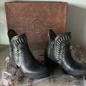 Circle G Women's Black Ankle Boots